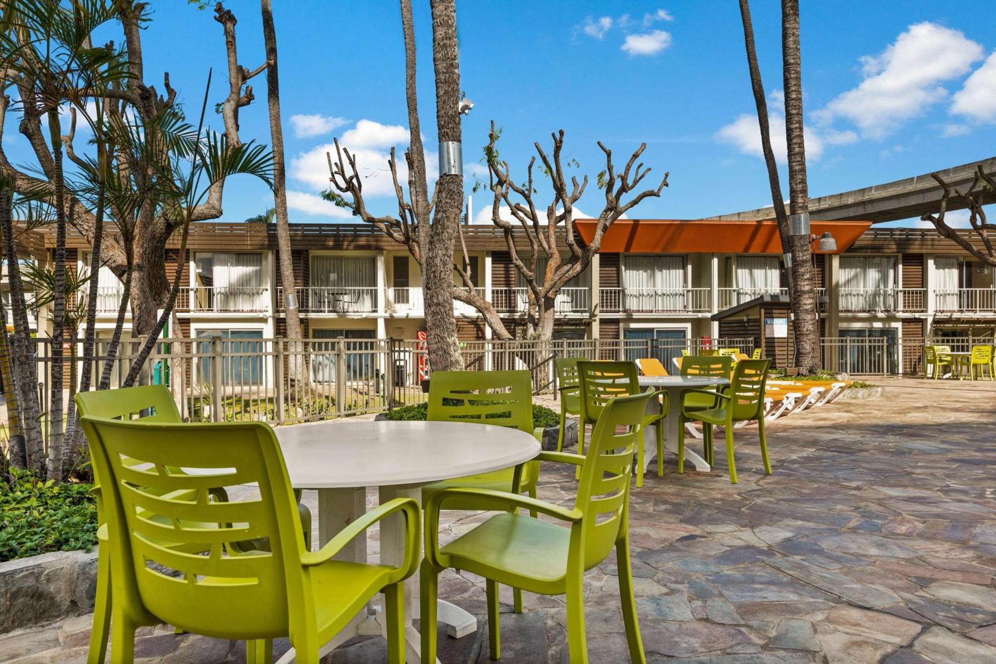 Western The Plaza - Free Breakfast Hotel 3*